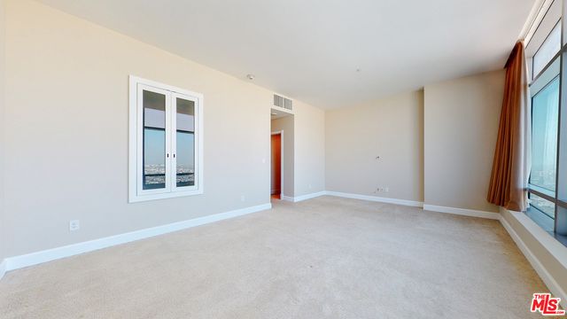 900 W Olympic Boulevard 33B, Los Angeles, CA 90015