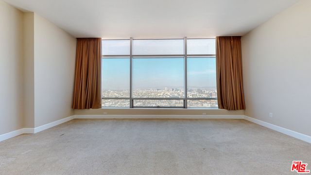 900 W Olympic Boulevard 33B, Los Angeles, CA 90015