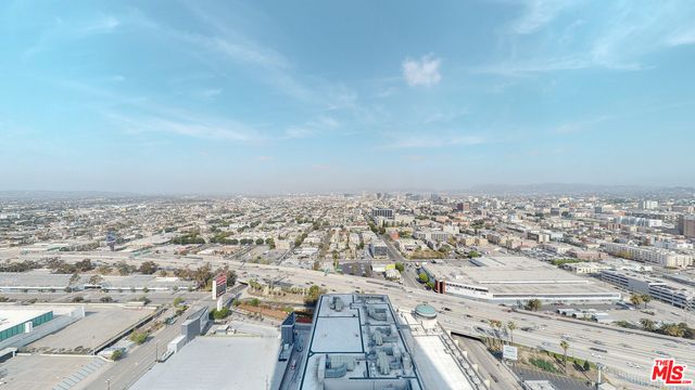 900 W Olympic Boulevard 33B, Los Angeles, CA 90015