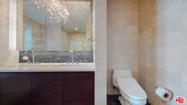 900 W Olympic Boulevard 33B, Los Angeles, CA 90015