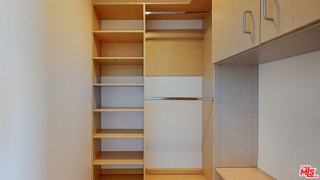 900 W Olympic Boulevard 33B, Los Angeles, CA 90015