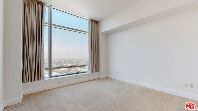 900 W Olympic Boulevard 33B, Los Angeles, CA 90015