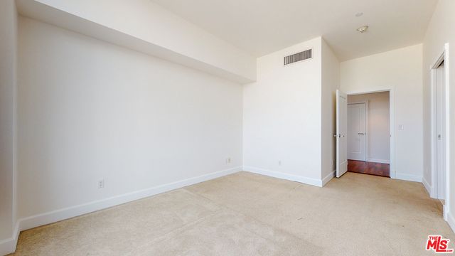 900 W Olympic Boulevard 33B, Los Angeles, CA 90015