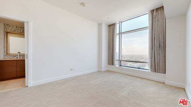 900 W Olympic Boulevard 33B, Los Angeles, CA 90015