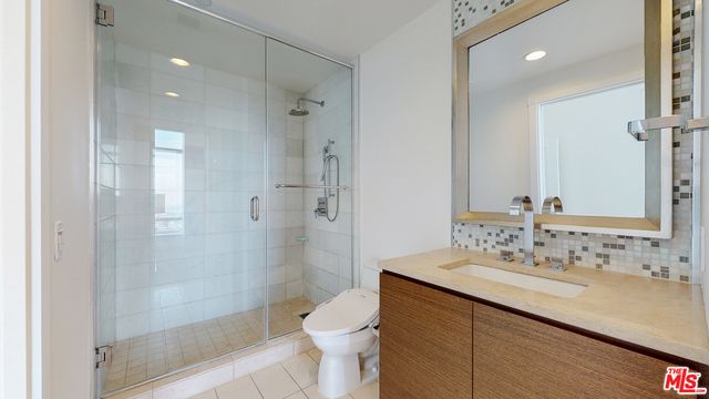 900 W Olympic Boulevard 33B, Los Angeles, CA 90015