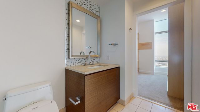 900 W Olympic Boulevard 33B, Los Angeles, CA 90015