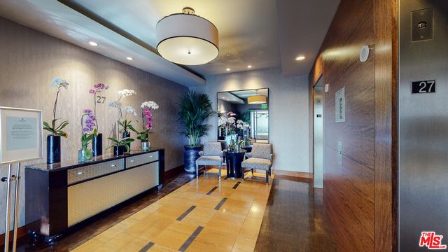 900 W Olympic Boulevard 33B, Los Angeles, CA 90015