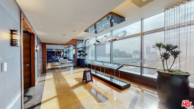 900 W Olympic Boulevard 33B, Los Angeles, CA 90015