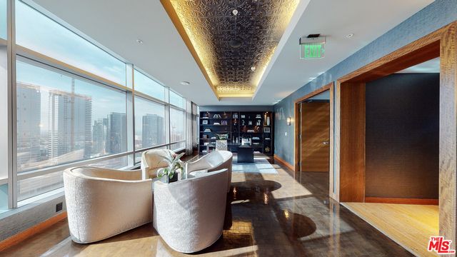 900 W Olympic Boulevard 33B, Los Angeles, CA 90015