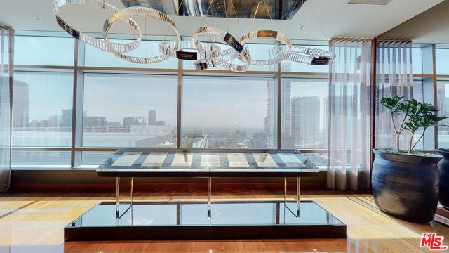 900 W Olympic Boulevard 33B, Los Angeles, CA 90015