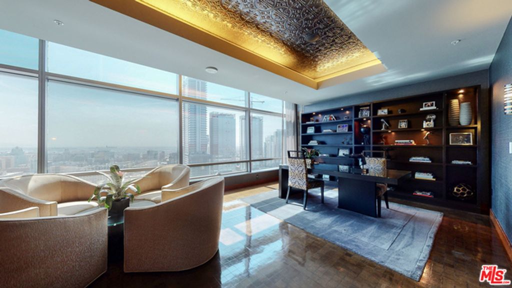 900 W Olympic Boulevard 33B, Los Angeles, CA 90015