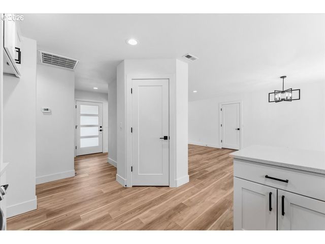 9545 Sw 90th Ave, Portland, OR 97223