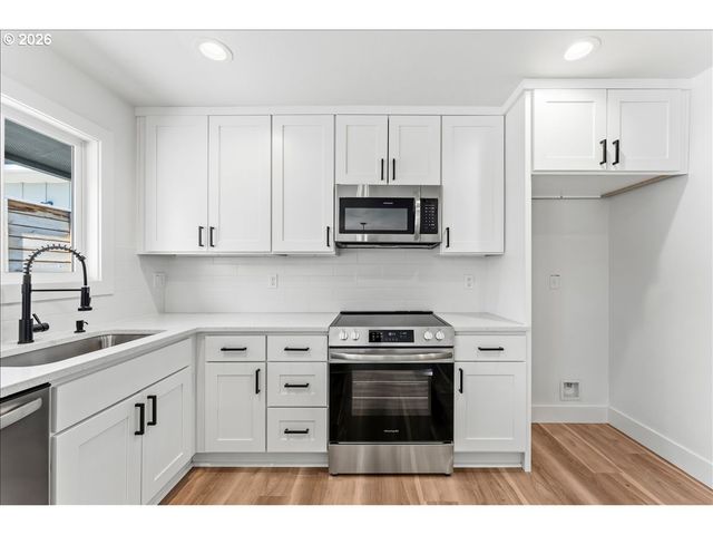 9545 Sw 90th Ave, Portland, OR 97223