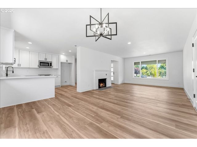 9545 Sw 90th Ave, Portland, OR 97223