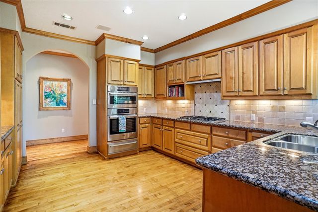 1924 Kensington Drive, Fort Worth, TX 76110