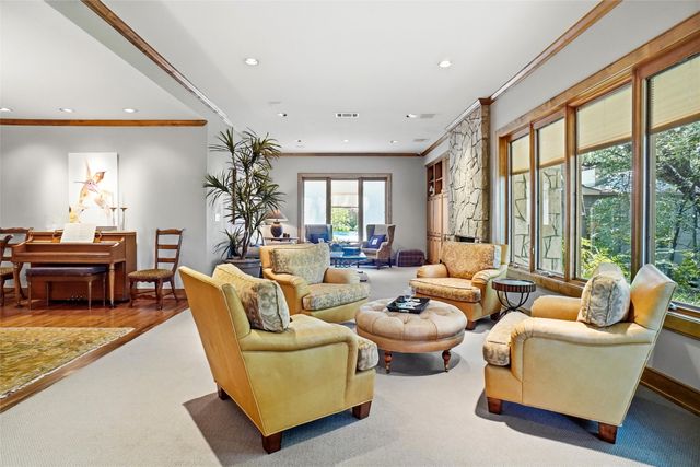 1924 Kensington Drive, Fort Worth, TX 76110