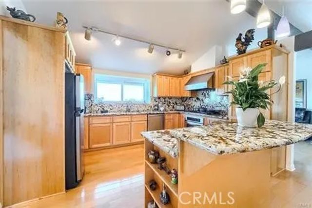 21651 Yucatan Avenue, Woodland Hills, CA 91364