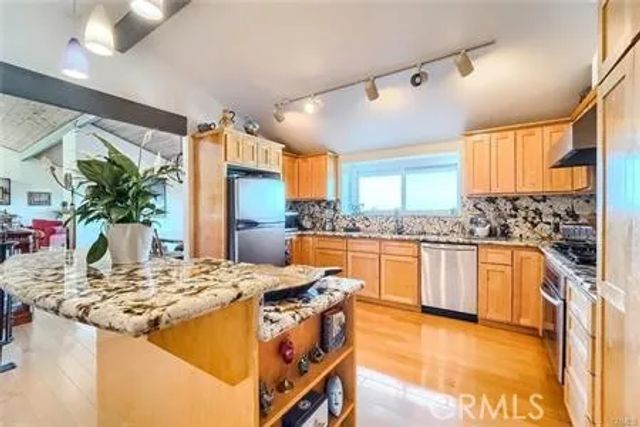 21651 Yucatan Avenue, Woodland Hills, CA 91364