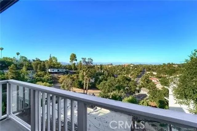 21651 Yucatan Avenue, Woodland Hills, CA 91364