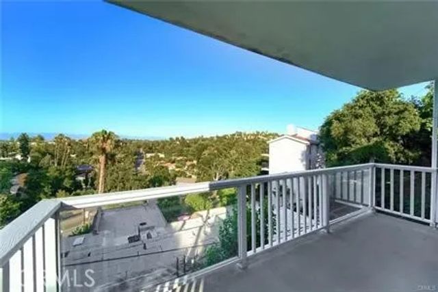 21651 Yucatan Avenue, Woodland Hills, CA 91364