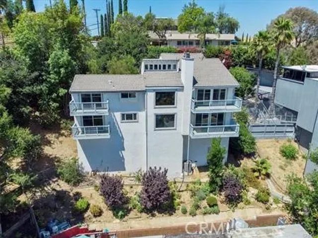 21651 Yucatan Avenue, Woodland Hills, CA 91364