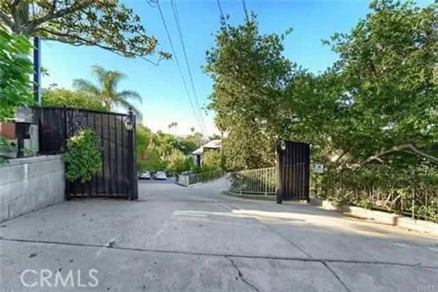 21651 Yucatan Avenue, Woodland Hills, CA 91364