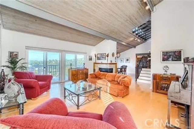 21651 Yucatan Avenue, Woodland Hills, CA 91364