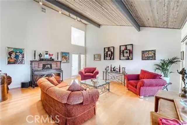 21651 Yucatan Avenue, Woodland Hills, CA 91364