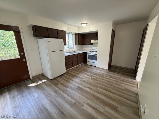 648 Loomis Avenue 658, Cuyahoga Falls, OH 44221