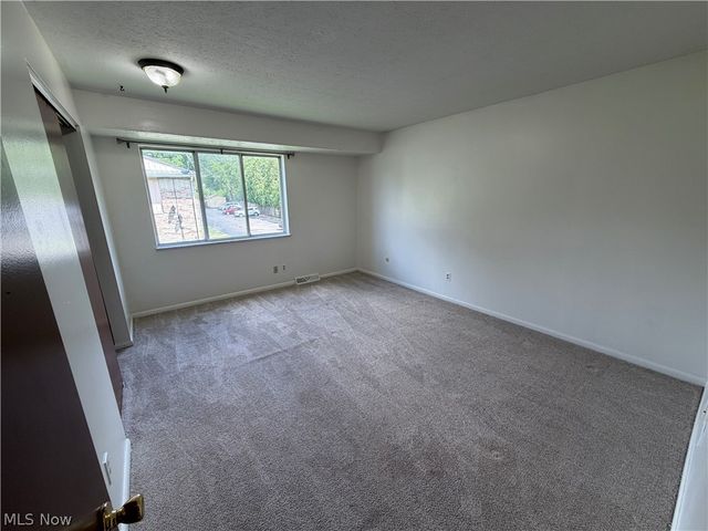 648 Loomis Avenue 658, Cuyahoga Falls, OH 44221