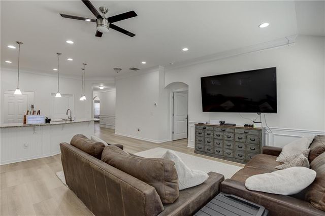 381 Eagles Bluff Way, Hoschton, GA 30548