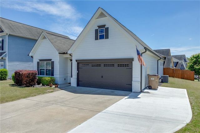 381 Eagles Bluff Way, Hoschton, GA 30548