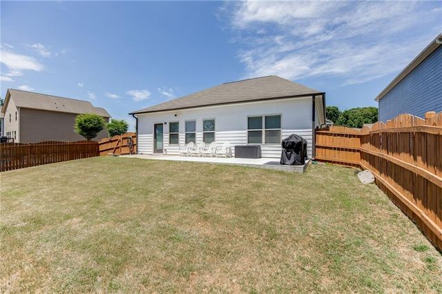 381 Eagles Bluff Way, Hoschton, GA 30548