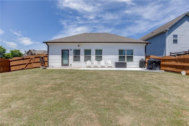 381 Eagles Bluff Way, Hoschton, GA 30548