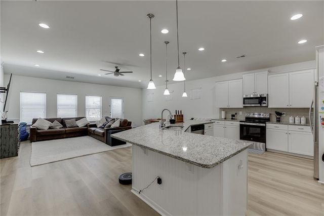 381 Eagles Bluff Way, Hoschton, GA 30548