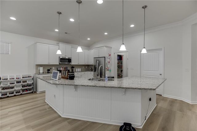 381 Eagles Bluff Way, Hoschton, GA 30548