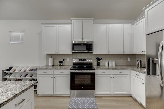 381 Eagles Bluff Way, Hoschton, GA 30548