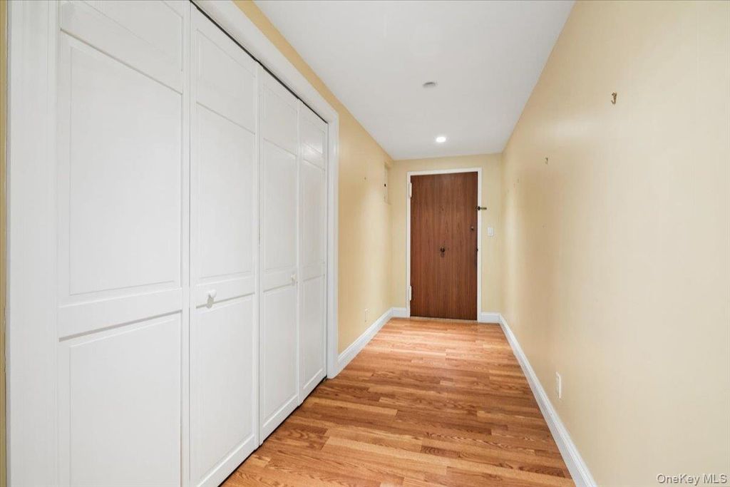 20 Old Mamaroneck Road 3L, White Plains, NY 10605 — photo 3