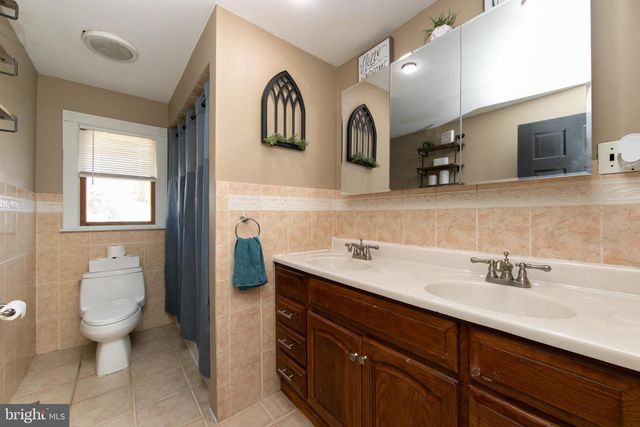 5 SUMMER AVE, Burlington, NJ 08016