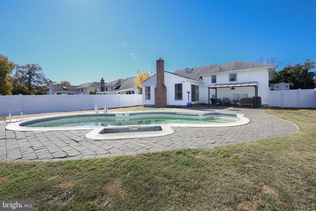 5 SUMMER AVE, Burlington, NJ 08016