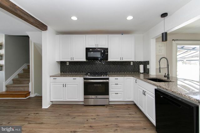 5 SUMMER AVE, Burlington, NJ 08016