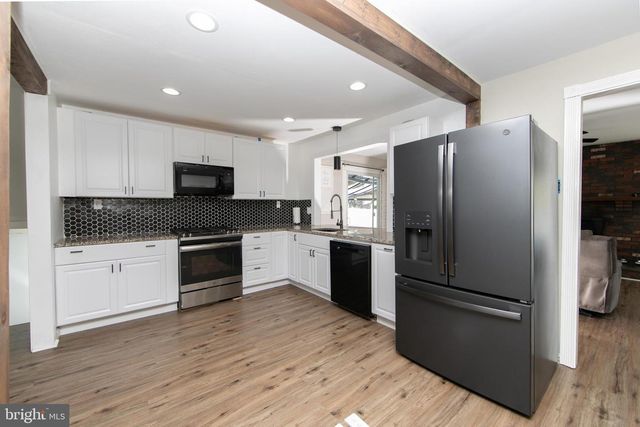 5 SUMMER AVE, Burlington, NJ 08016