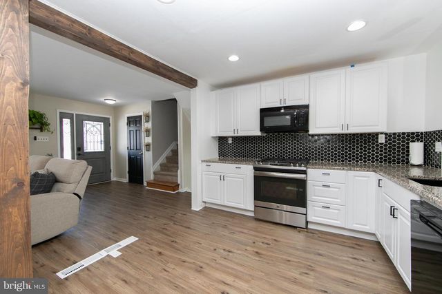 5 SUMMER AVE, Burlington, NJ 08016