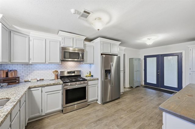 915 S 13th Street, Nederland, TX 77627