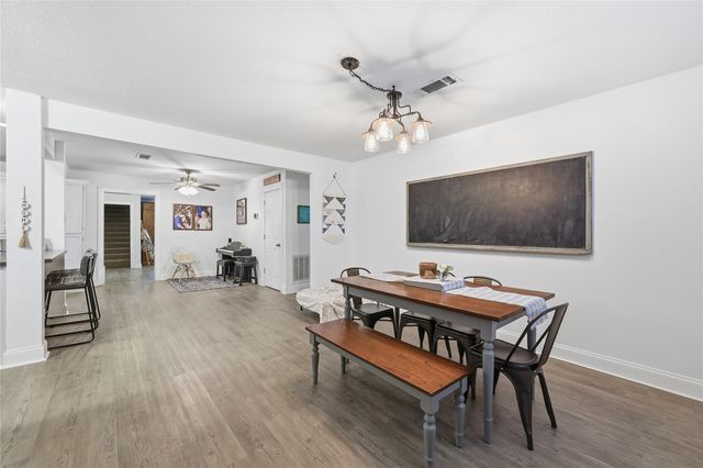 915 S 13th Street, Nederland, TX 77627