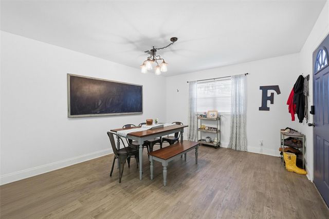 915 S 13th Street, Nederland, TX 77627