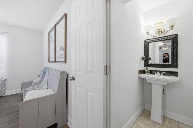 915 S 13th Street, Nederland, TX 77627