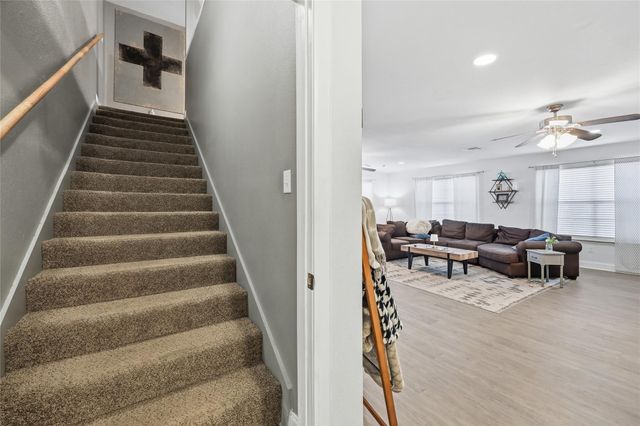 915 S 13th Street, Nederland, TX 77627