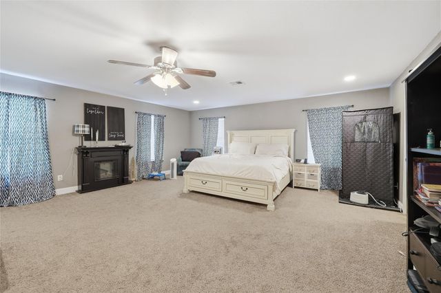 915 S 13th Street, Nederland, TX 77627