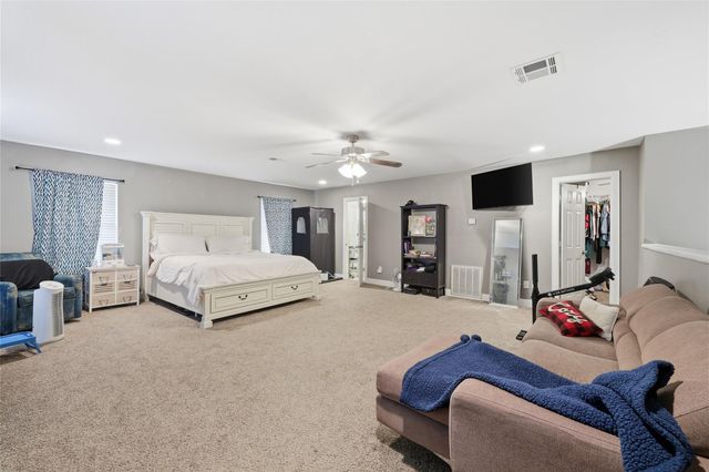 915 S 13th Street, Nederland, TX 77627